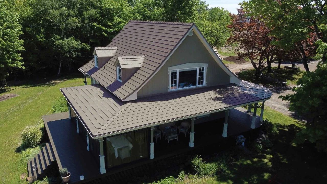 Couvertures de metal - Nipissing Siding & Windows LTD